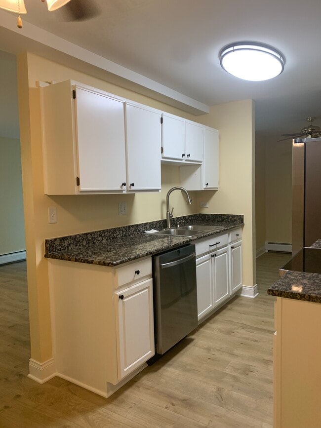 Building Photo - 1813 Hemlock Pl Unit 1813 Hemlock Schaumburg