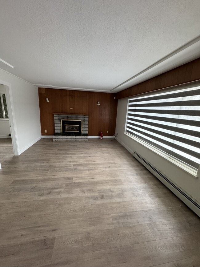 Photo - 2440 Ware St