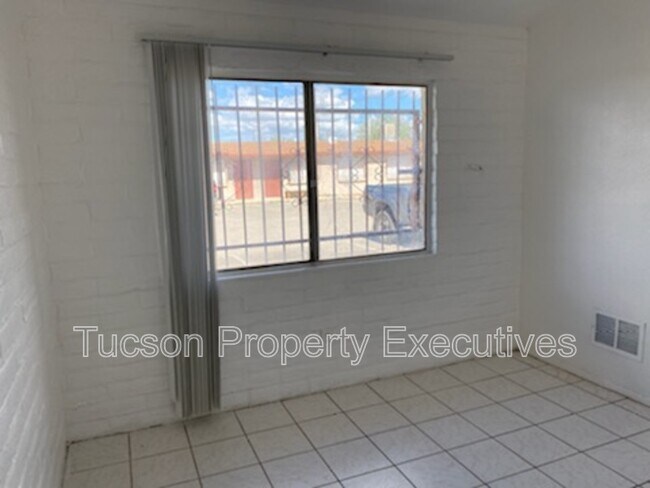 Photo - 5764 S Park Ave