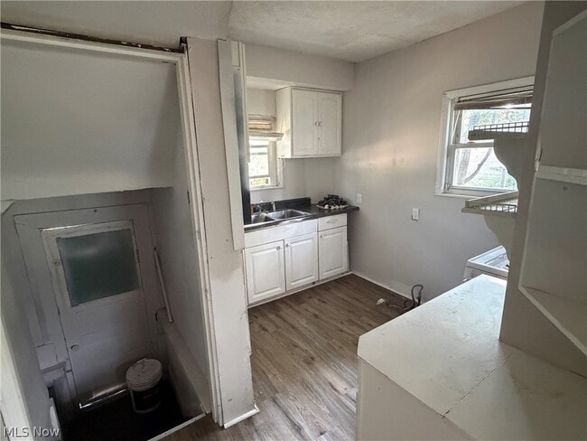 Photo - 170 Stone St