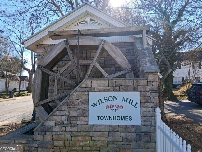 Photo - 209 E Wilson St