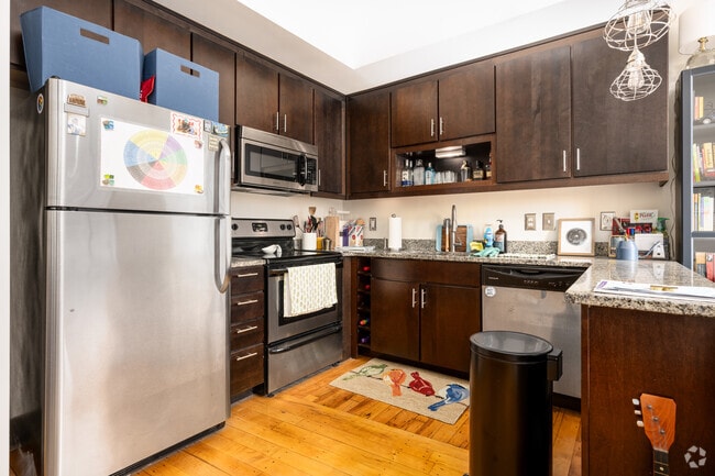 1BR, 1BA - 692SF - Kitchen
