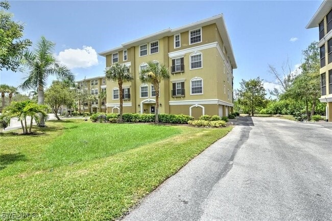 Building Photo - 10060 Lake Cove Dr Unit 301