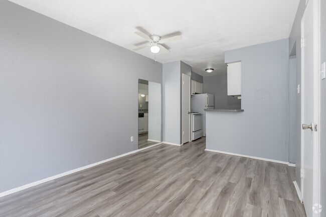 2BR, 2BA - 928SF - Dinning Room
