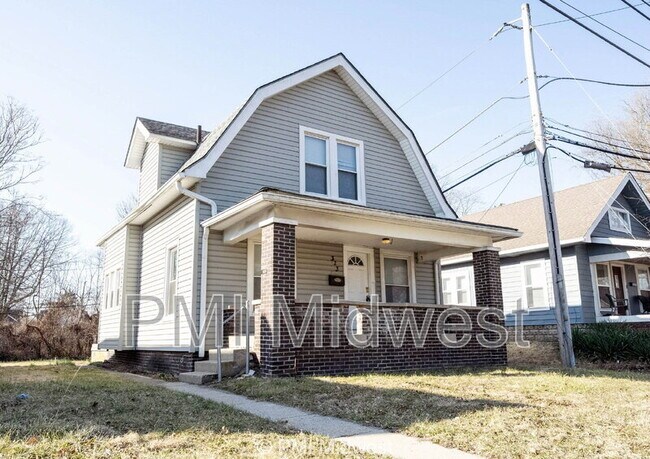 Photo - 323 W 40th St