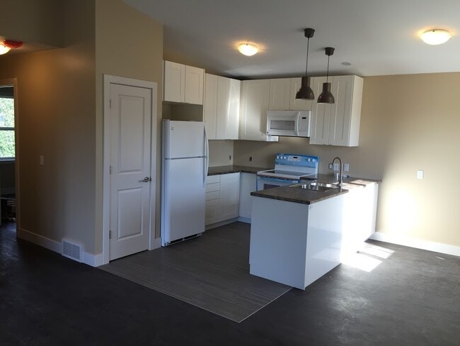 Building Photo - 1 Bed 1 Bath Unit 127G