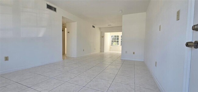 Photo - 4158 Tamiami Trl Unit B1