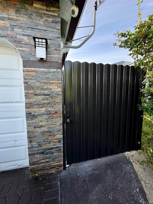 Photo - 14234 SW 163rd Terrace Unidad 2