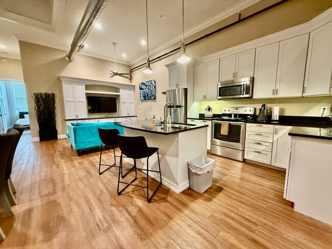 Photo - 317 Main St Unit 200