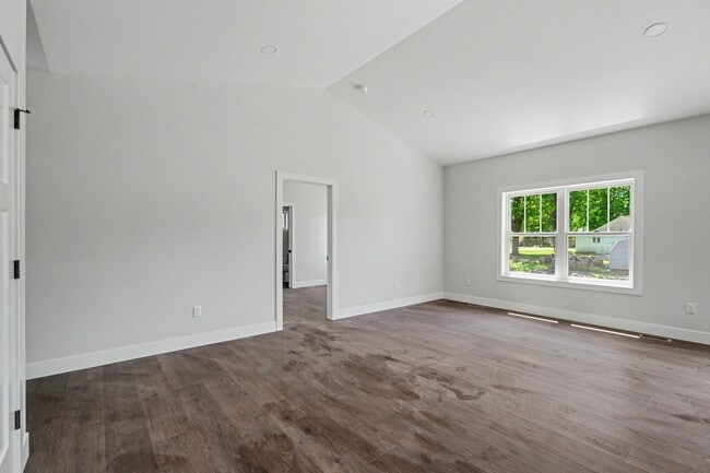 Photo - 405 E Larmon St