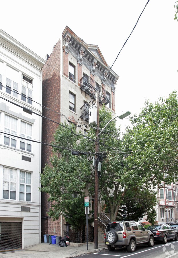 Photo - 710-712 Adams St Apartments