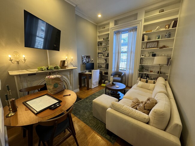 Building Photo - 115 Beacon St Rental