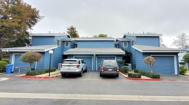 Photo - 2225 Exposition Dr