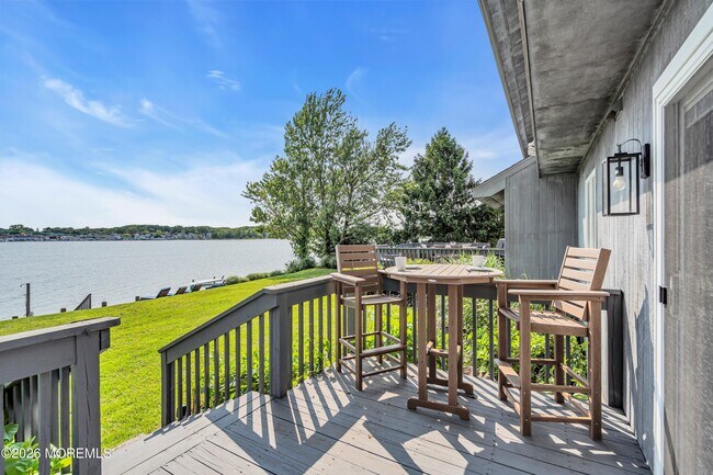 105 Riverview Ave
