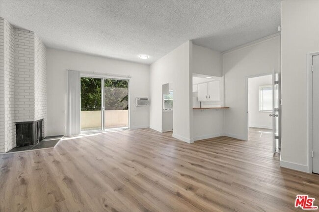 Building Photo - 10657 Holman Ave Unit 4