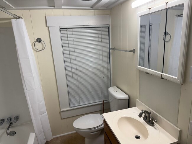 Photo - 606 Whiting Ave Unidad #3