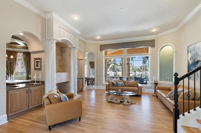 Photo - Stunning Lagoon Residence!