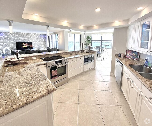 Building Photo - 5420 N Ocean Dr Unit 906 Rental