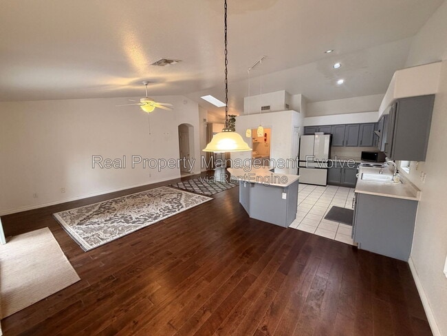 Photo - 2227 E Edna Ave