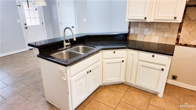 Photo - 12 Linva Ave