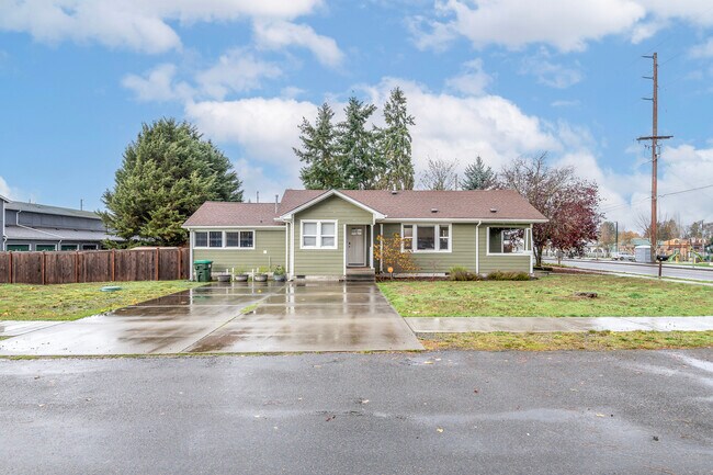 Photo - 117 Mosman Ave SW