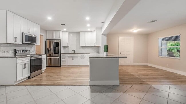 Photo - 740 Beachwood Ln