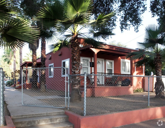 Photo - 1685-1697 1/2 Summit St / 109-137 E. Penn St