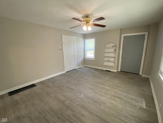 Photo - 1462 N Gladstone Ave
