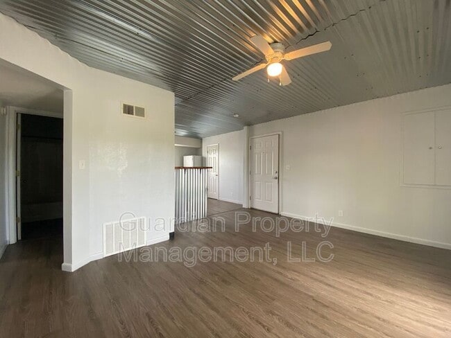 Photo - 519.5 W 7th St