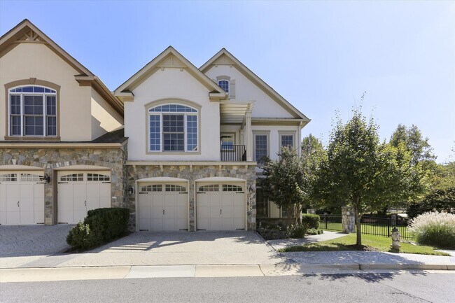 Photo - End Unit Luxury Elevator Townhouse 5BD/5.5BA