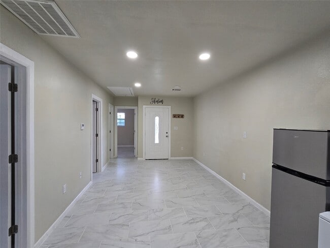 Photo - 8703 Berndale St