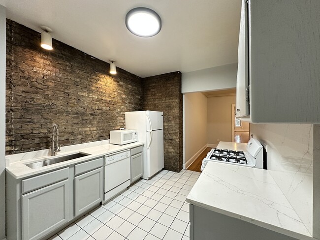 Photo - 4118 N Clarendon Ave Unit 2