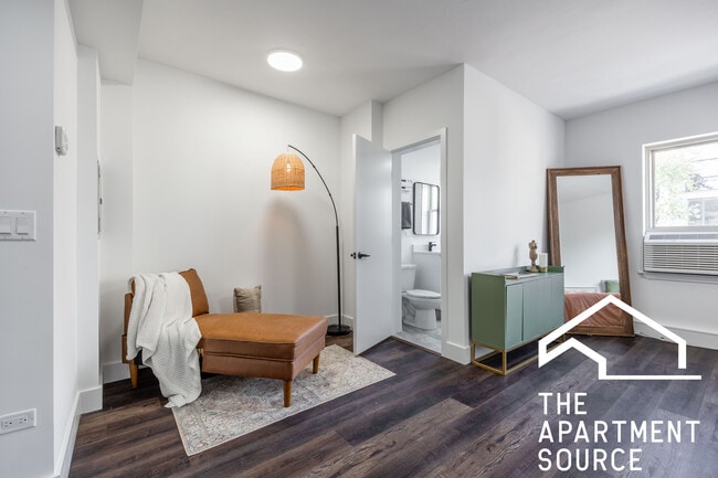 Photo - 5644 N Clark St