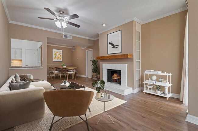 Photo - 2100 Tanglewilde St Unidad 321 Rental