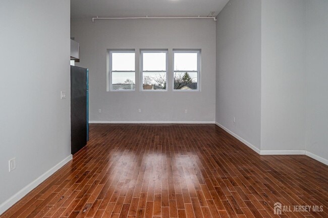 Photo - 33 Second St