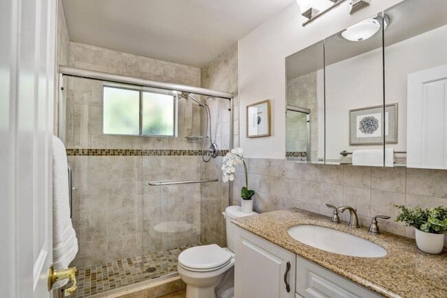 124 Oakwood Dr