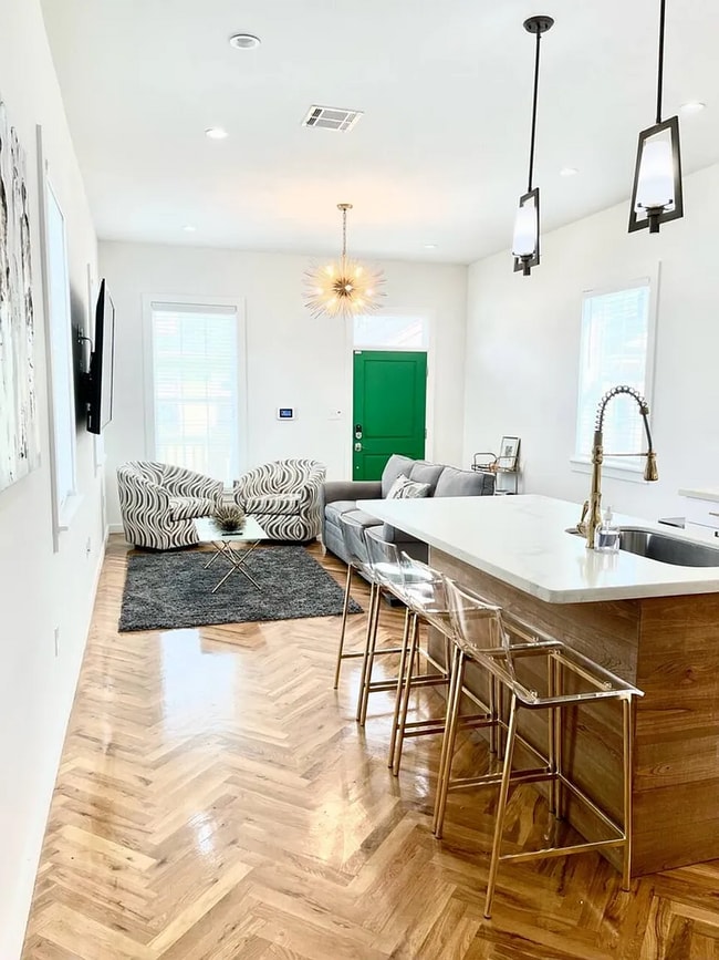 Building Photo - 2232 St Ann St.