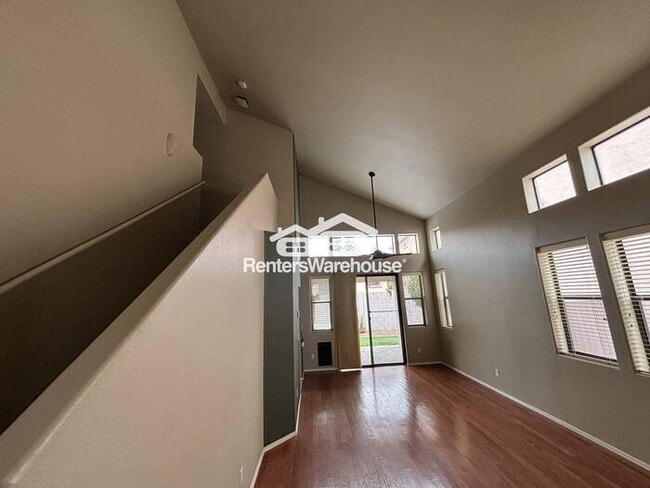 Photo - Modern comfort in the gated community of Villas at Red Mountain!