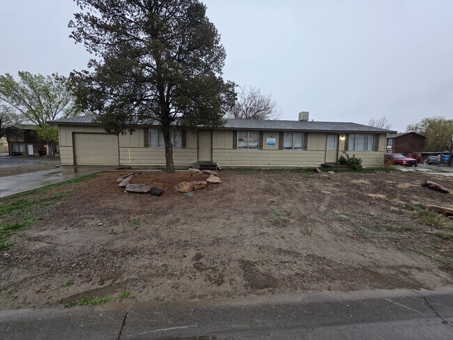 482 Mae St