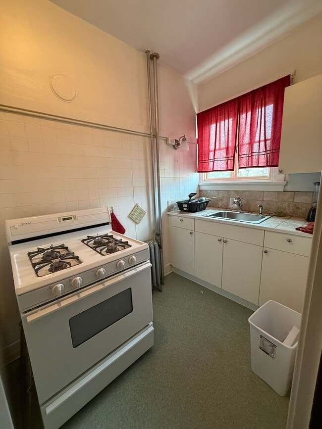 Photo - Virginia Apartments Unit 202