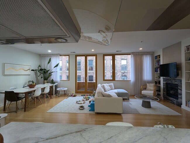 Photo - 321 W 2nd St Unidad 10