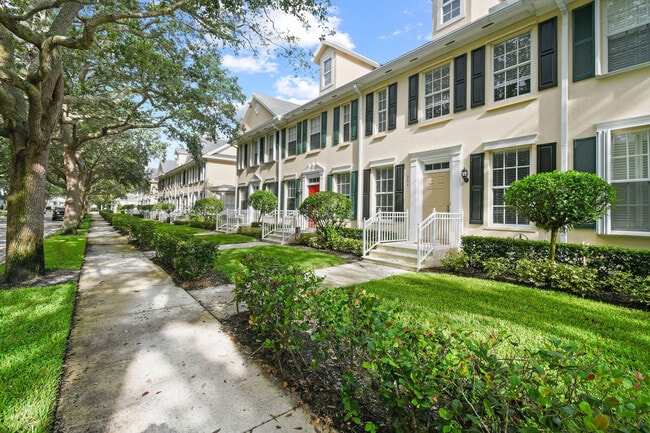 Building Photo - 354 Jacaranda Dr