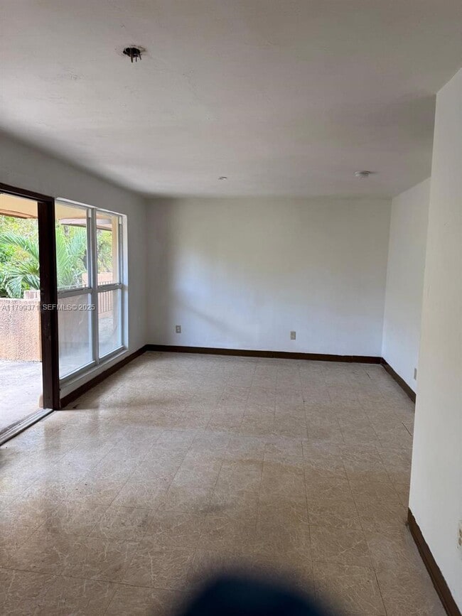 Photo - 1600 NW 4th Ave Unidad 16A