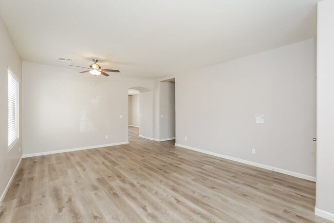 Photo - 9419 W Elwood St