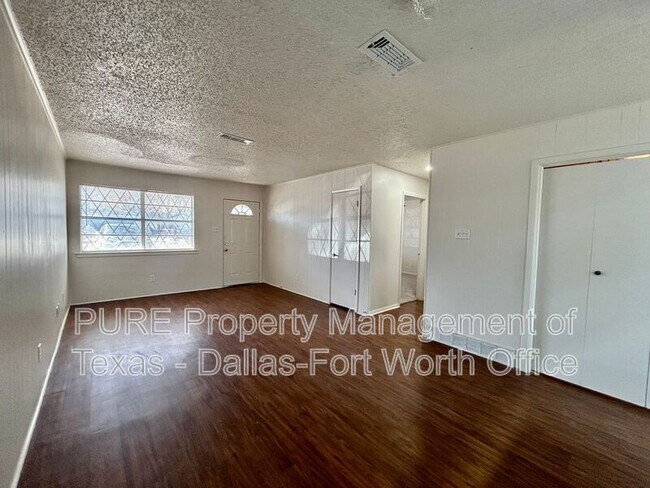 Photo - 409 Cousins Ln