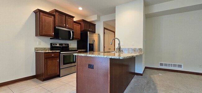 Photo - 821 SE Crossings Ln