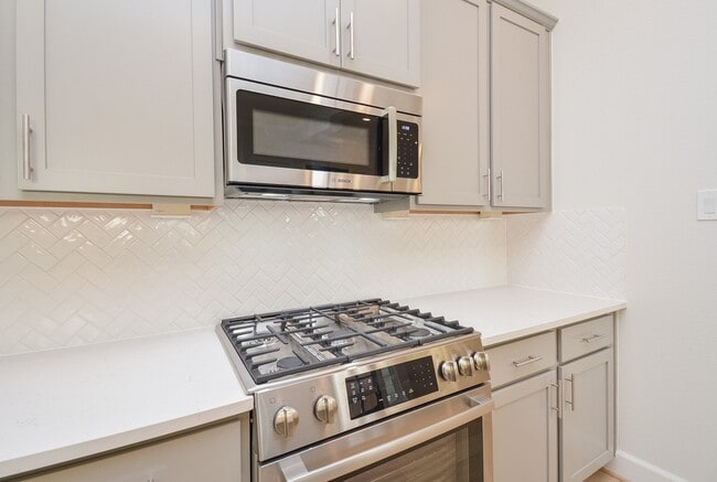 Building Photo - 1847 Sul Ross St