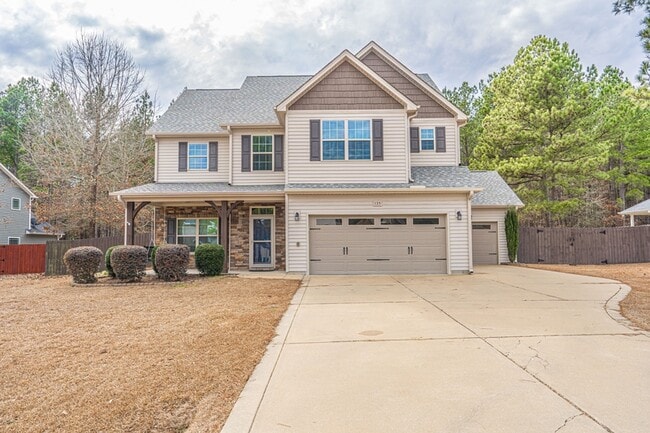 Building Photo - 135 Almond Dr