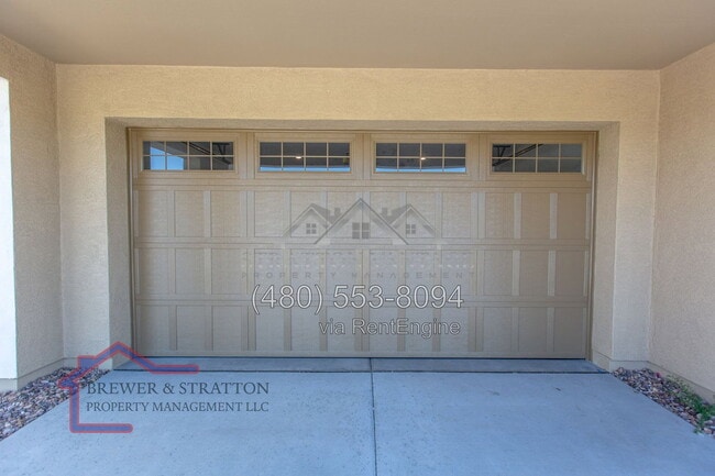 1097 E Chapman Dr
