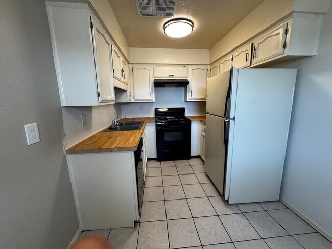 12209 Eric Ct NE Unidad 1491 - 12209 Eric Ct NE, Unit D